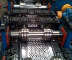 腳踏板成型設(shè)備