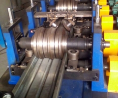 立體浪板成型設(shè)備