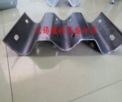 三波護(hù)欄板成型設(shè)備