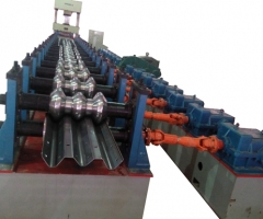 三波護(hù)欄板成型設(shè)備