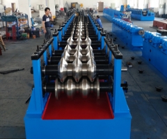 三波護(hù)欄板成型設(shè)備