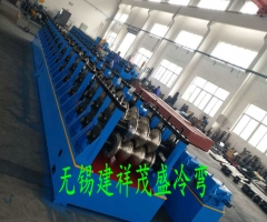 三波護(hù)欄板成型設(shè)備