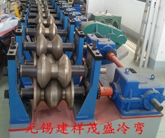 兩波護欄板成型設備