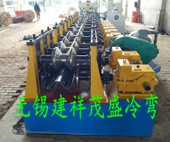 公路護(hù)欄板成型設(shè)備