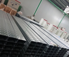 強(qiáng)電橋架成型設(shè)備