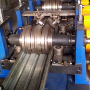 立體浪板成型設(shè)備