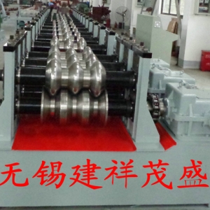 三波護(hù)欄板成型設(shè)備