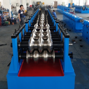 江陰三波護(hù)欄板成型設(shè)備