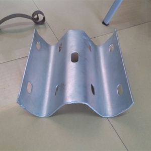 兩波護(hù)欄板成型設(shè)備