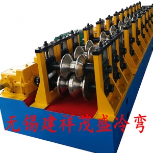 公路護(hù)欄板成型設(shè)備