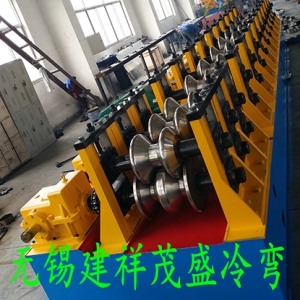 公路護(hù)欄板成型設(shè)備