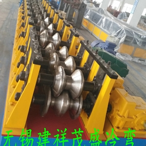 公路護(hù)欄板成型設(shè)備