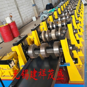 高速公路護(hù)欄成型機(jī)