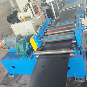 高速公路護(hù)欄成型機(jī)