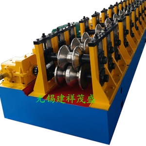 高速公路護(hù)欄成型機(jī)