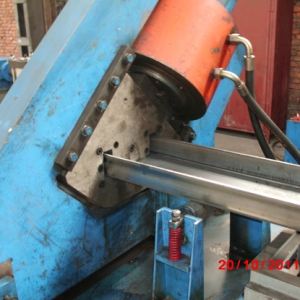 汽車(chē)橫縱梁成型設(shè)備