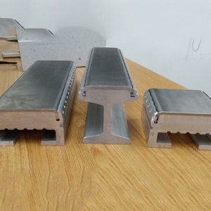 不銹鋼導(dǎo)軌成型機