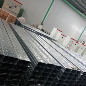 強(qiáng)電橋架成型設(shè)備