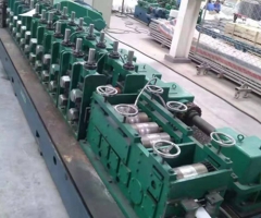 不銹鋼導(dǎo)軌成型機(jī)