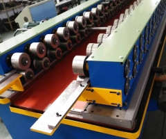 倉儲(chǔ)貨架成型機(jī)