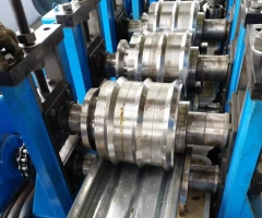 立體浪板成型設(shè)備