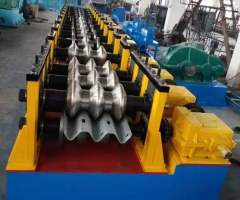 三波護(hù)欄板成型設(shè)備