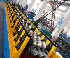 三波護(hù)欄板成型設(shè)備