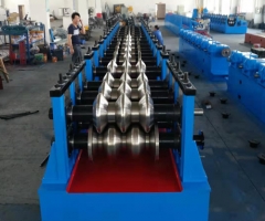 三波護(hù)欄板成型設(shè)備