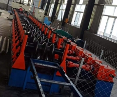 三波護(hù)欄板成型設(shè)備