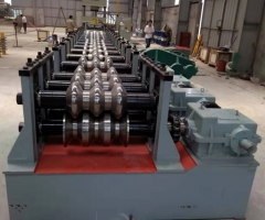 三波護(hù)欄板成型設(shè)備