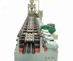 三波護(hù)欄板成型設(shè)備