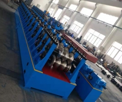 三波護(hù)欄板成型設(shè)備