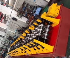 三波護(hù)欄板成型設(shè)備