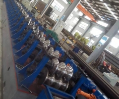 三波護(hù)欄板成型設(shè)備