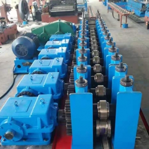 不銹鋼導(dǎo)軌成型機(jī)