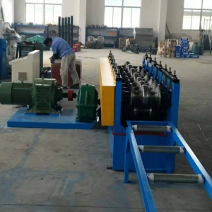 護欄板矯正機設(shè)備