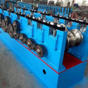 護(hù)欄板矯正機設(shè)備