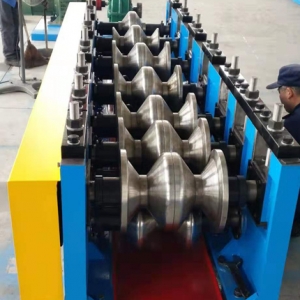 護(hù)欄板矯正機(jī)設(shè)備