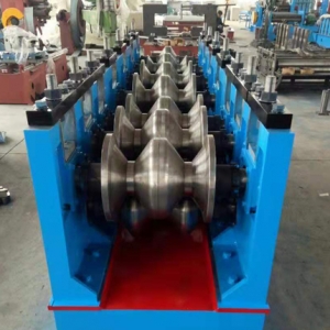 護(hù)欄板矯正機(jī)設(shè)備