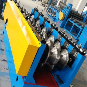 護(hù)欄板矯正機(jī)設(shè)備