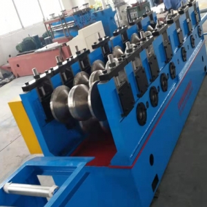 護(hù)欄板矯正機(jī)設(shè)備