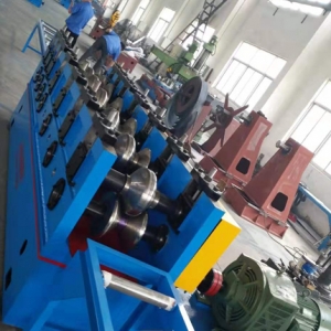 護(hù)欄板矯正機(jī)設(shè)備