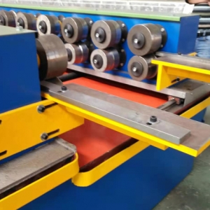 倉儲貨架成型機