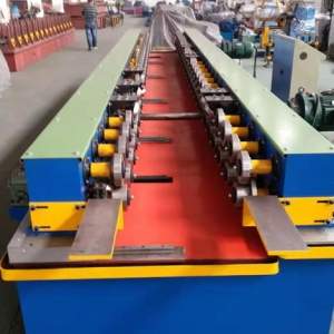 倉儲(chǔ)貨架成型機(jī)