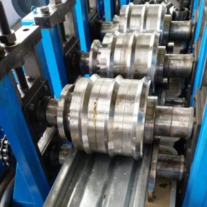 立體浪板成型設(shè)備