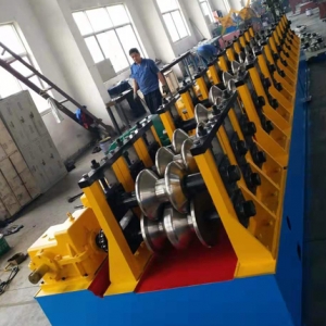 兩波護欄板設(shè)備