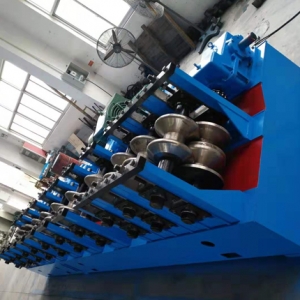 兩波護(hù)欄板設(shè)備