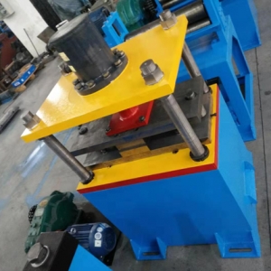 兩波護(hù)欄板設(shè)備