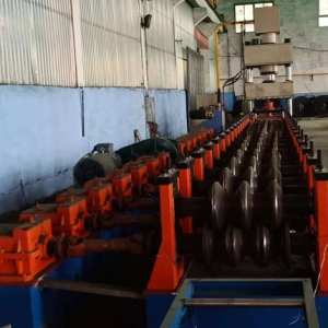 江陰三波護(hù)欄板成型設(shè)備