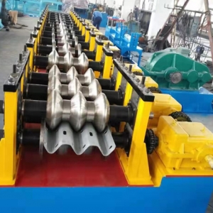 宜興三波護(hù)欄板成型設(shè)備